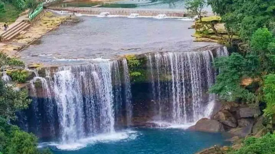 Krang Suri Falls, Meghalaya – Turquoise Beauty Amidst Stone-Carved Trails